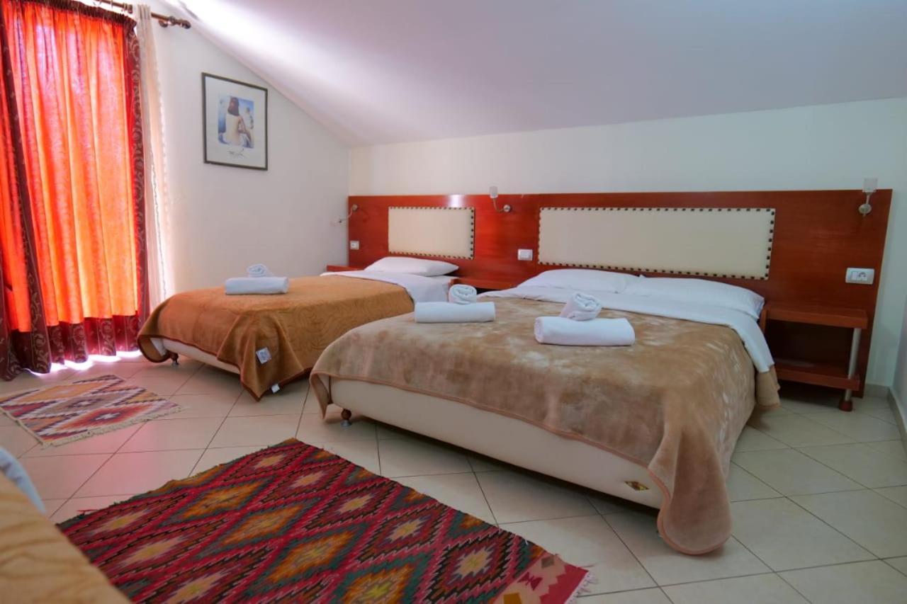 Hotel Veli Sarandë Exteriör bild