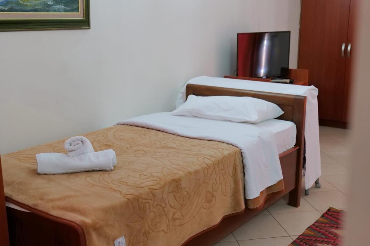 Hotel Veli Sarandë Exteriör bild