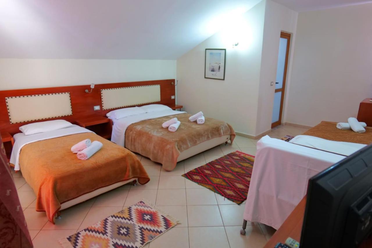 Hotel Veli Sarandë Exteriör bild