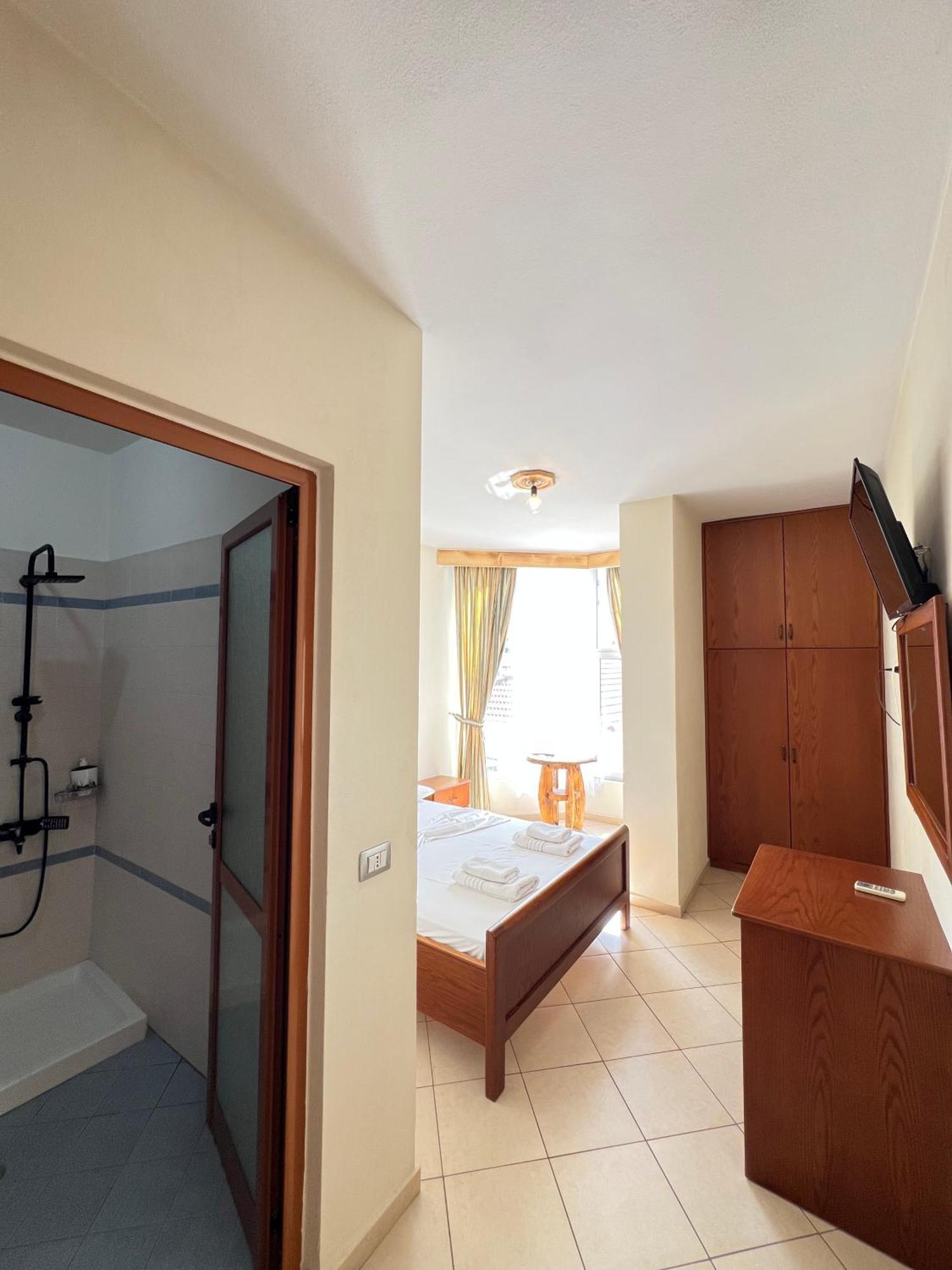 Hotel Veli Sarandë Exteriör bild