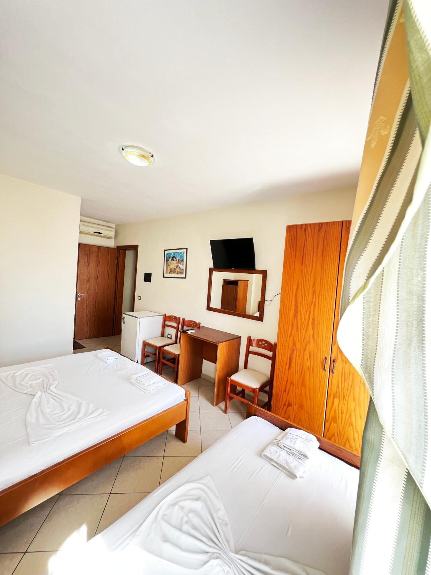 Hotel Veli Sarandë Exteriör bild