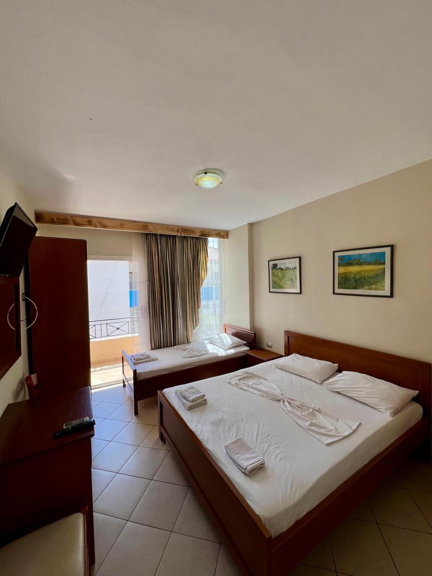 Hotel Veli Sarandë Exteriör bild