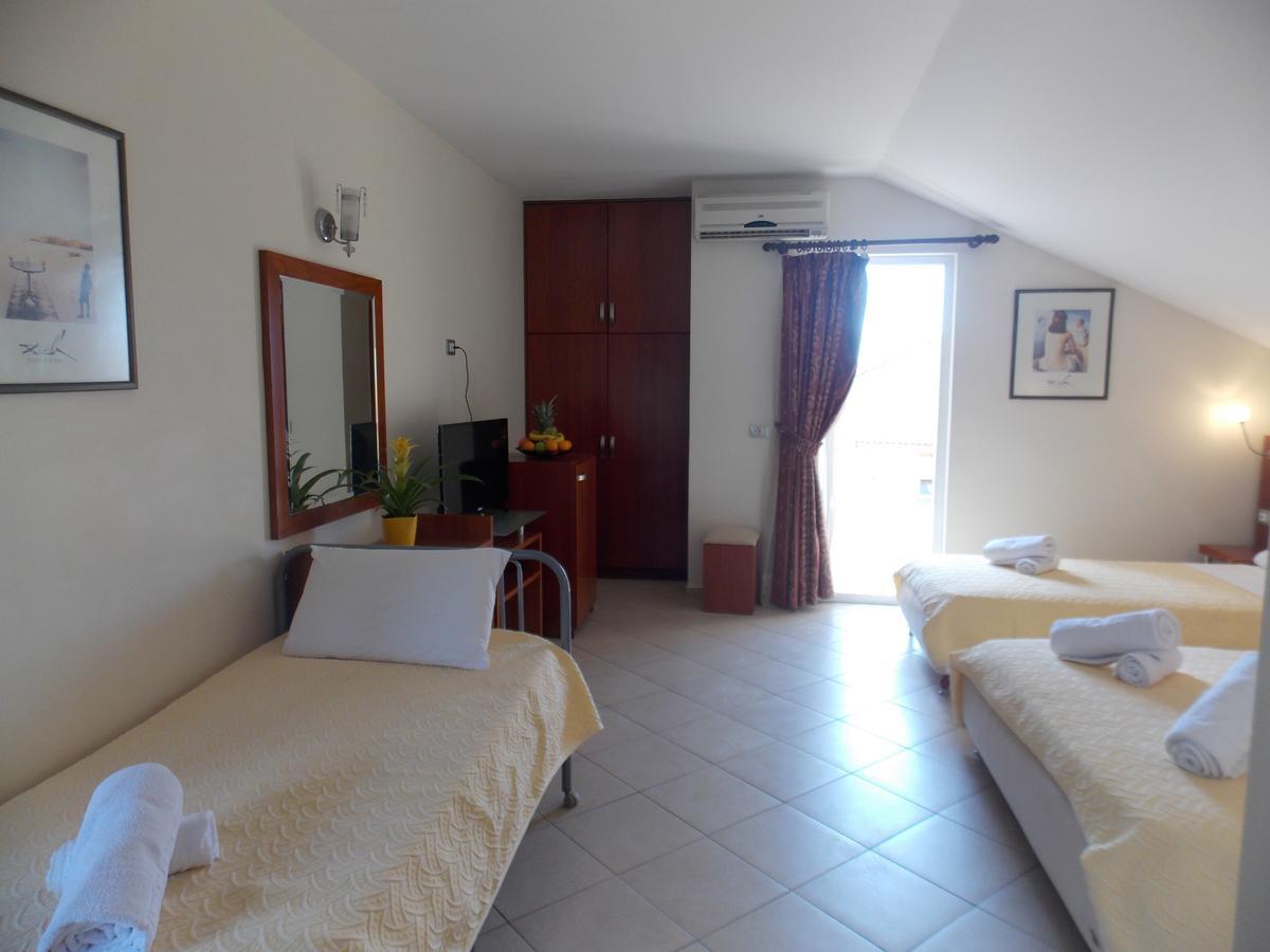 Hotel Veli Sarandë Exteriör bild